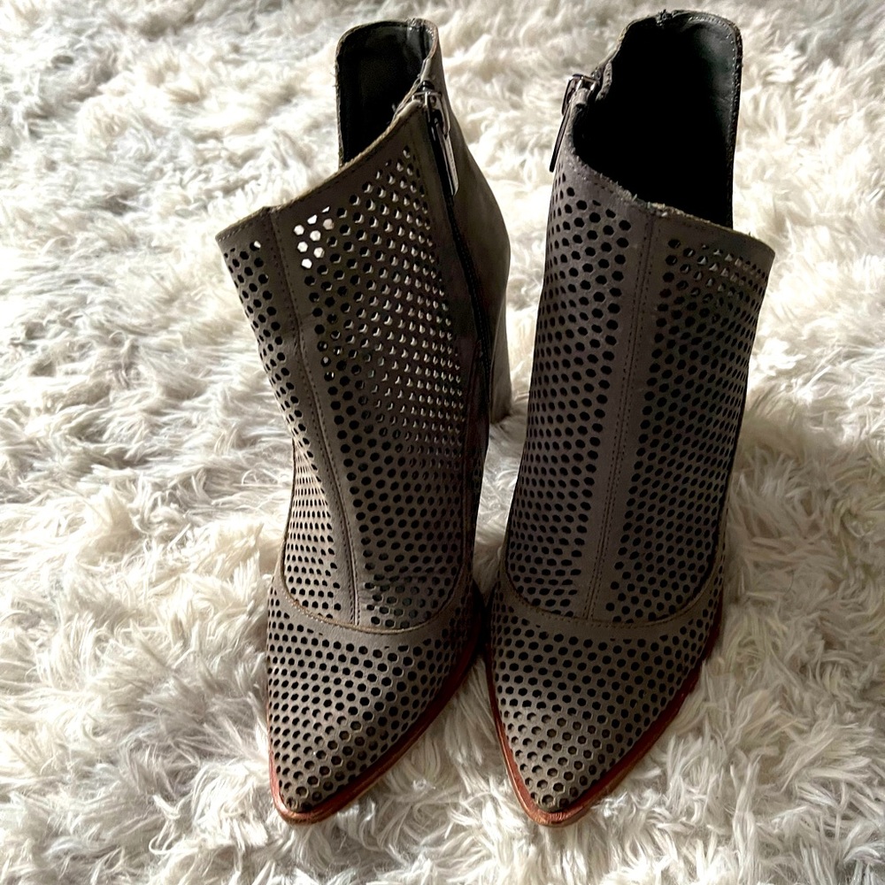 Vince Camino gray bottles